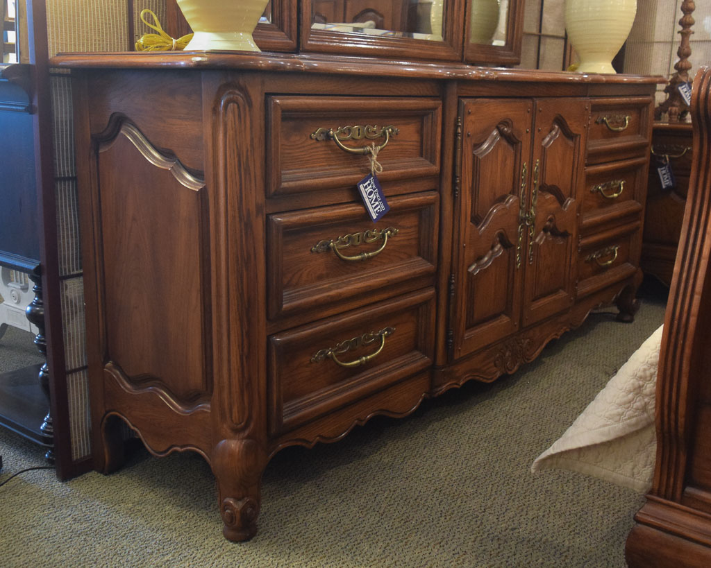 Thomasville Dresser W Mirror New England Home Furniture Consignment