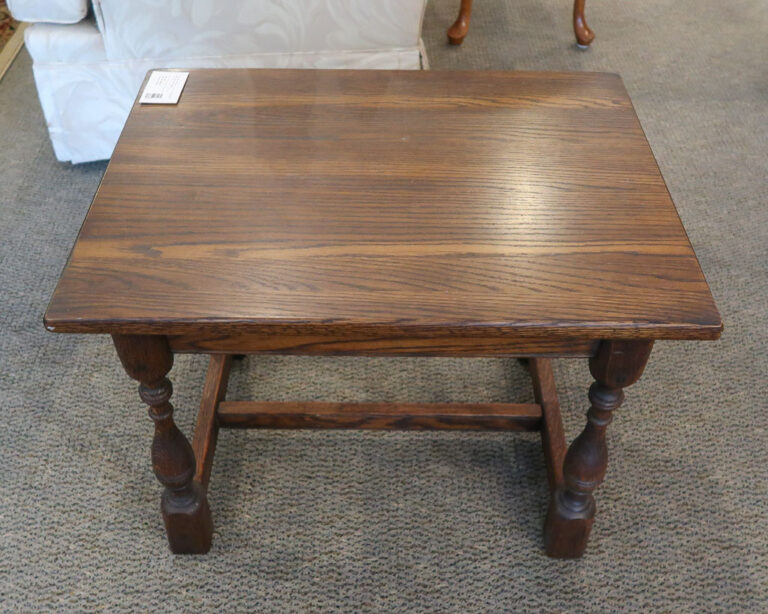 Dark Oak End Table | New England Home Furniture Consignment