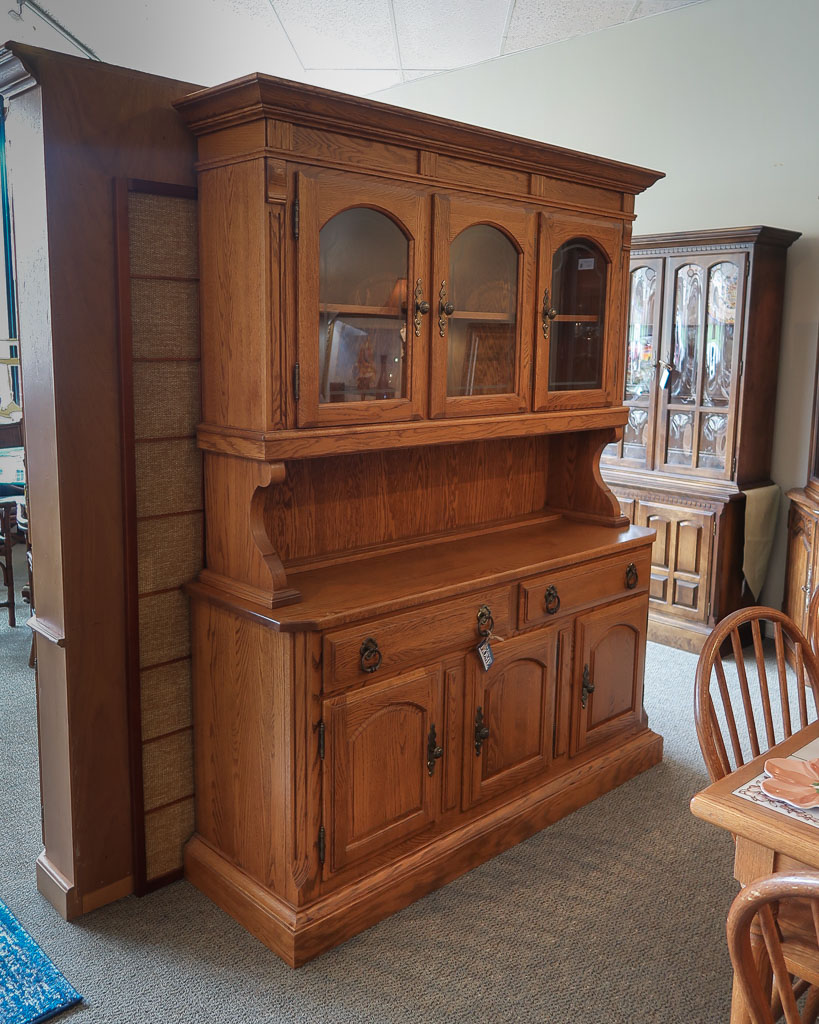 Lexington Oak Buffet Hutch | New England Home Furniture Consignment