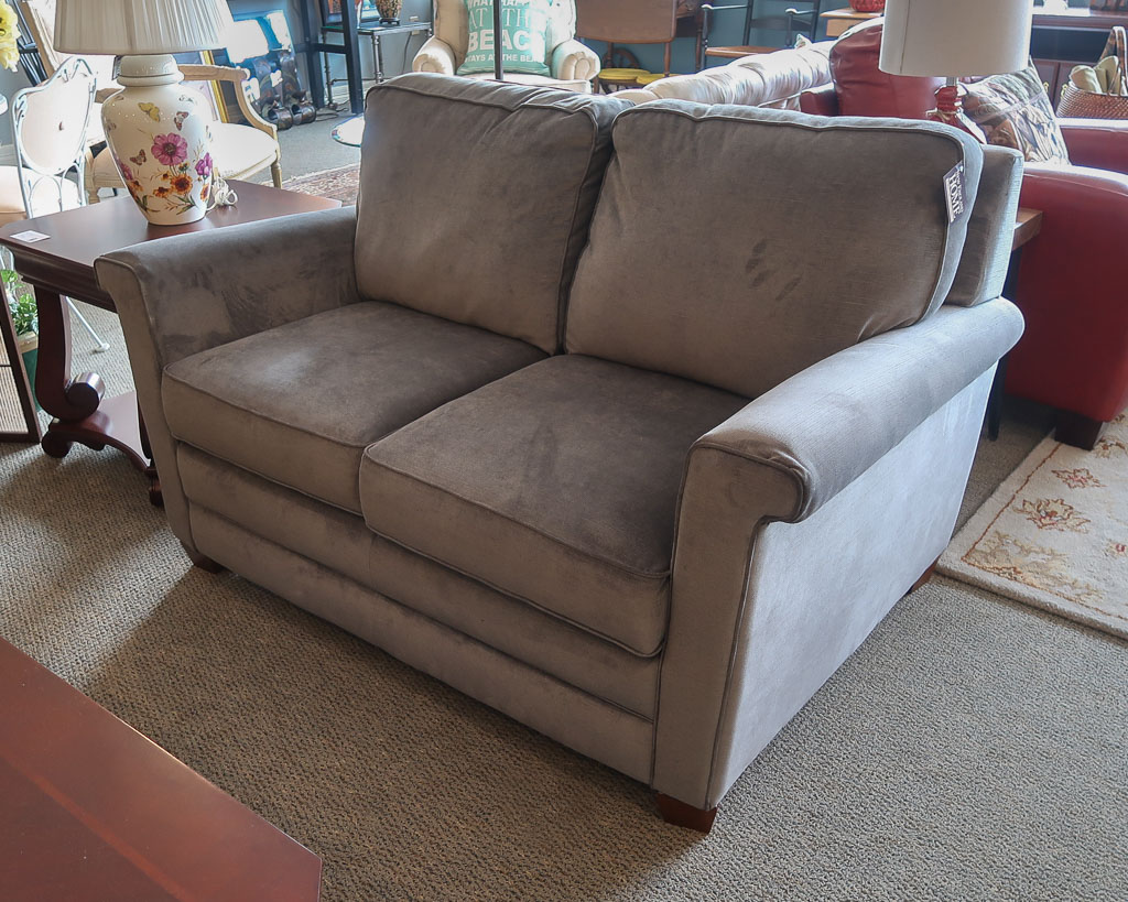 La-Z-Boy Bexley Loveseat | New England Home Furniture Consignment