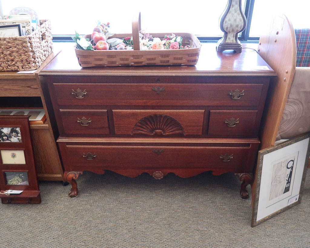 Mahogany Hope Chest | New England Home Furniture Consignment