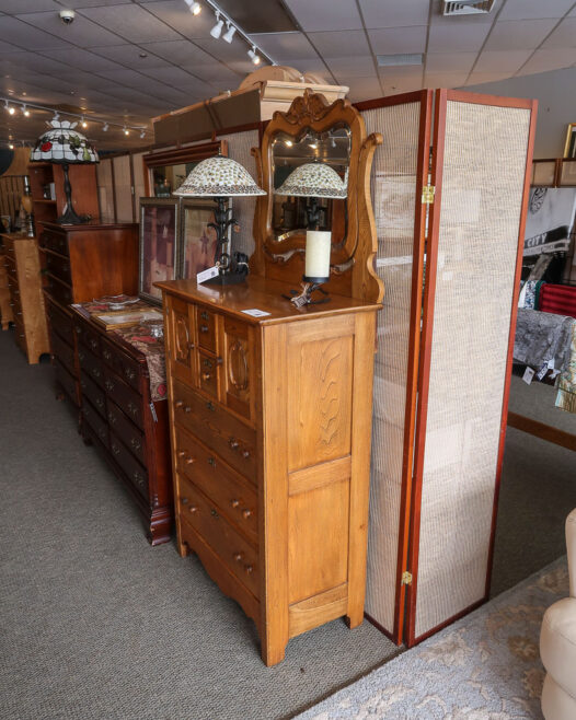 Vintage Oak Chest With Mirror New England Home Furniture Consignment   104627 3 526x658 